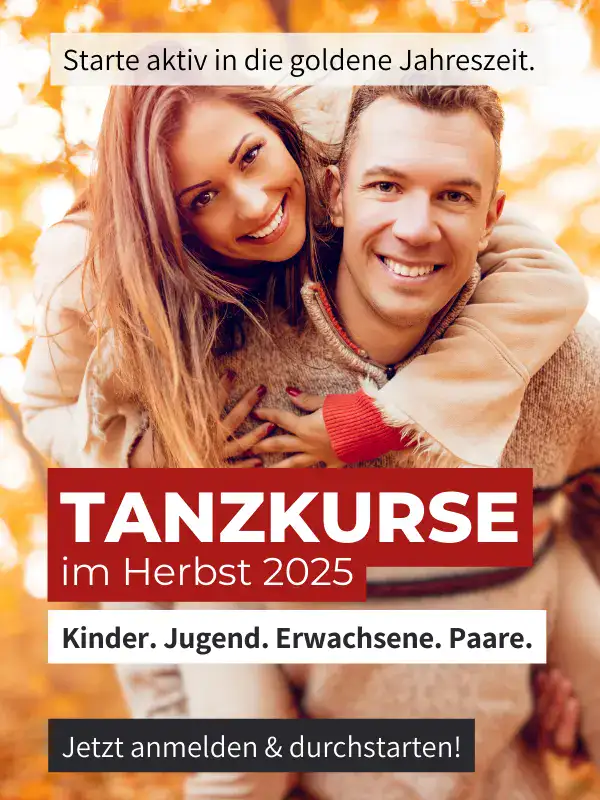 Lachendes Erwachsenen-Paar vor leuchtendem herbstlichen Wald - Symbolbild für Tanzkurse im Herbst in Erding