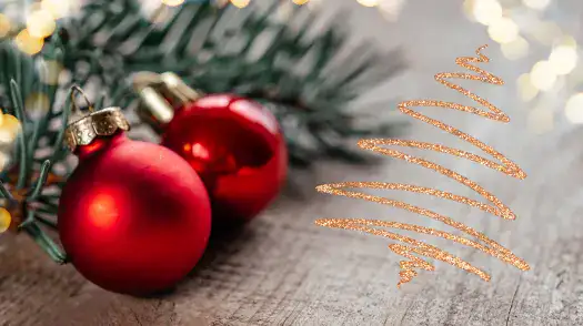 Weihnachtsdekoration mit Christbaumkugeln und Tannenzweig - Symbolbild für Tanzwelt Weihnachtsfeier